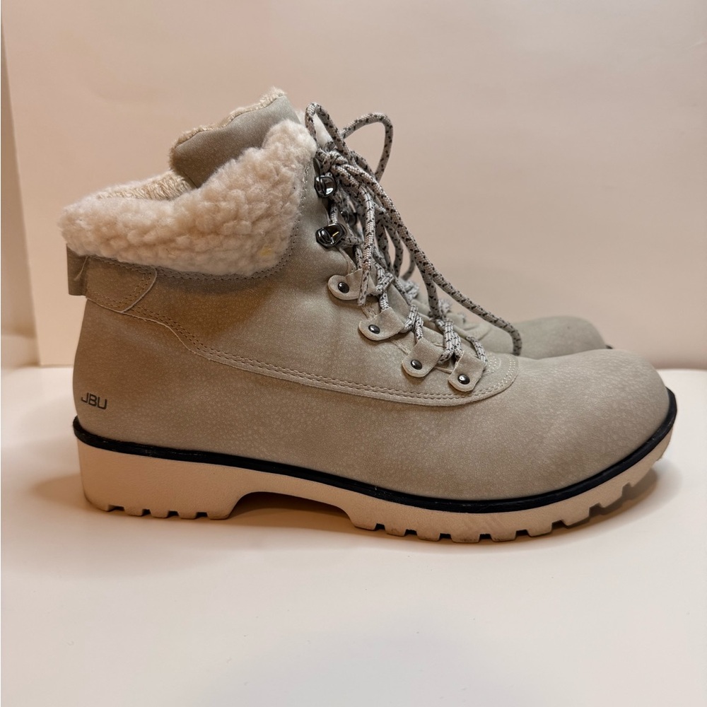 Jambu Waterproof boots. Stone white in color. Size 7.5